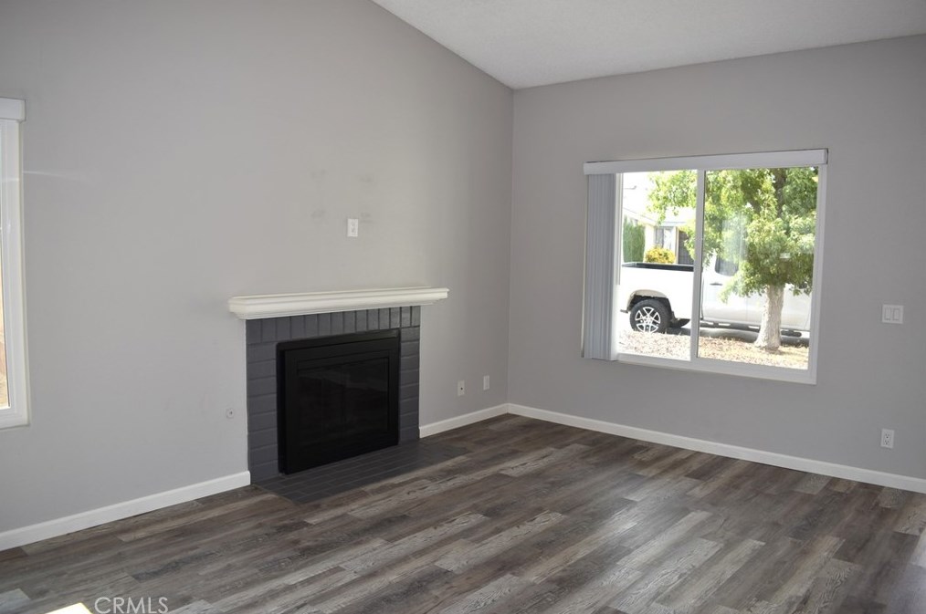 14295 Pinewood Dr, Hesperia, CA 92344