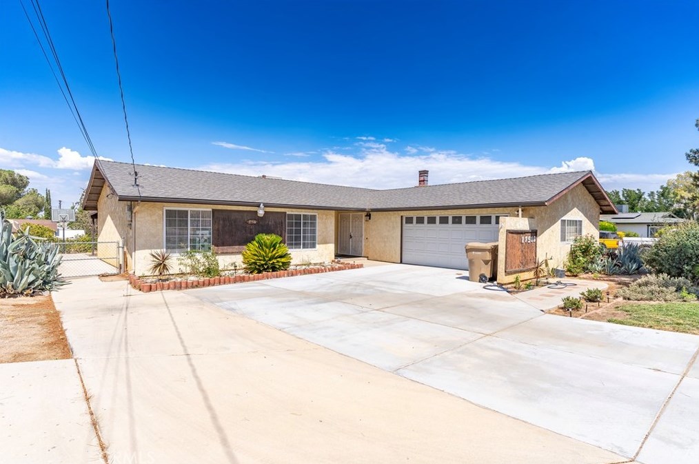 17516 Olive St, Hesperia, CA 92345-6558