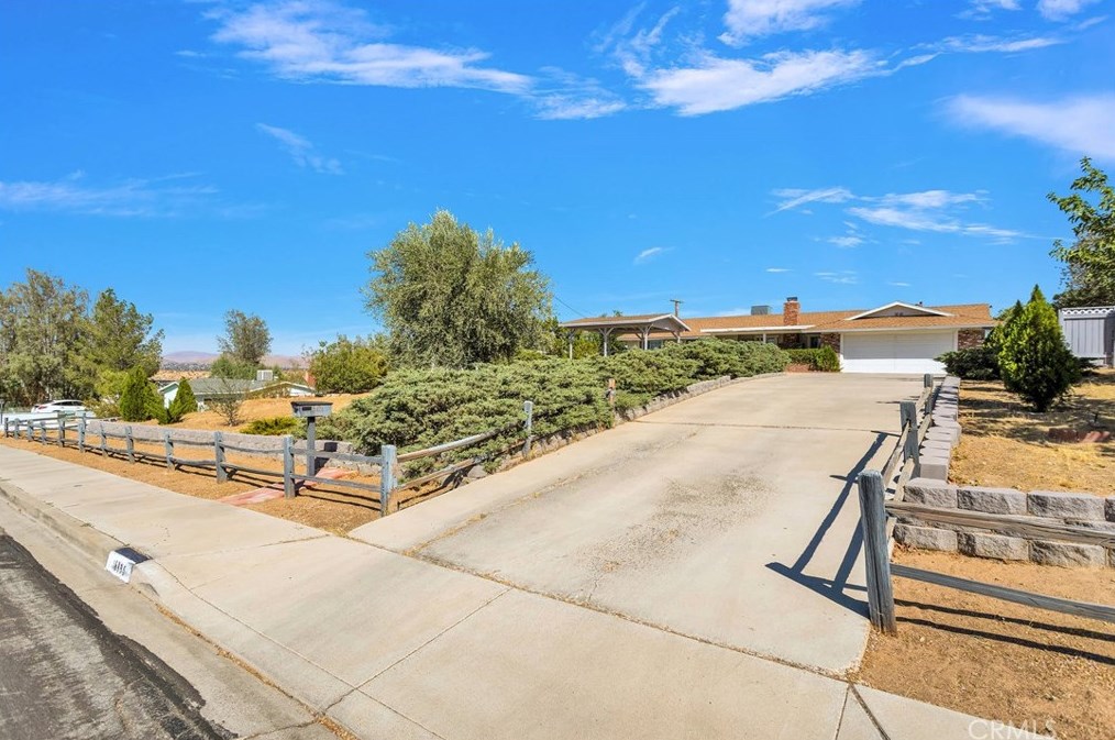 16495 Villa Dr, Victorville, CA 92395