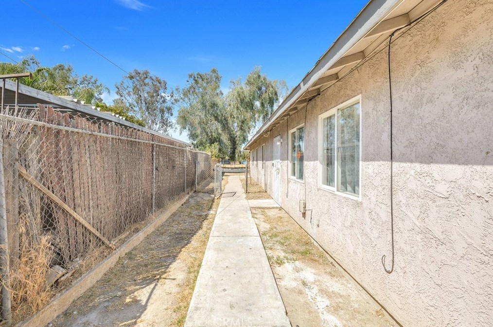 1309 E Planz Rd, Bakersfield, CA 93307