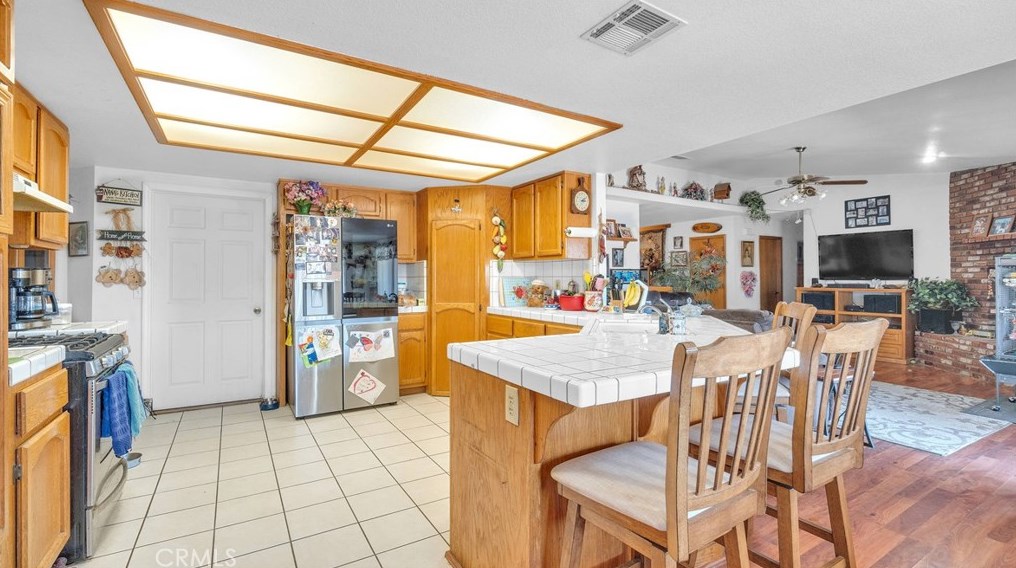 10808 8 Ave, Hesperia CA  92345-3451 exterior