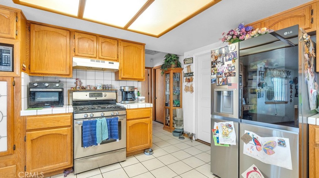 10808 8 Ave, Hesperia CA  92345-3451 exterior