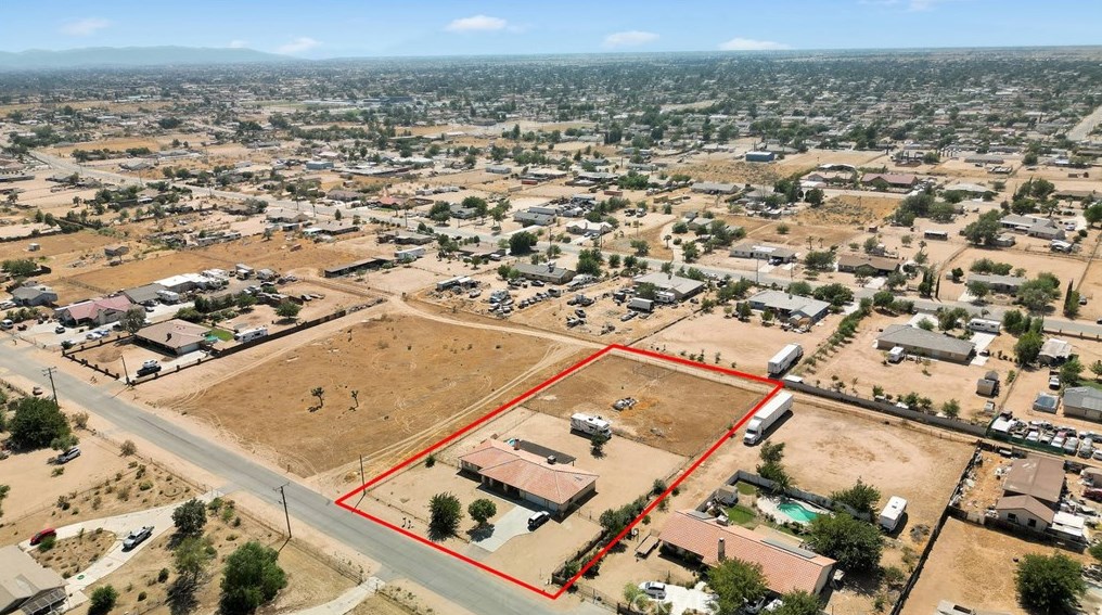 10808 8 Ave, Hesperia CA  92345-3451 exterior