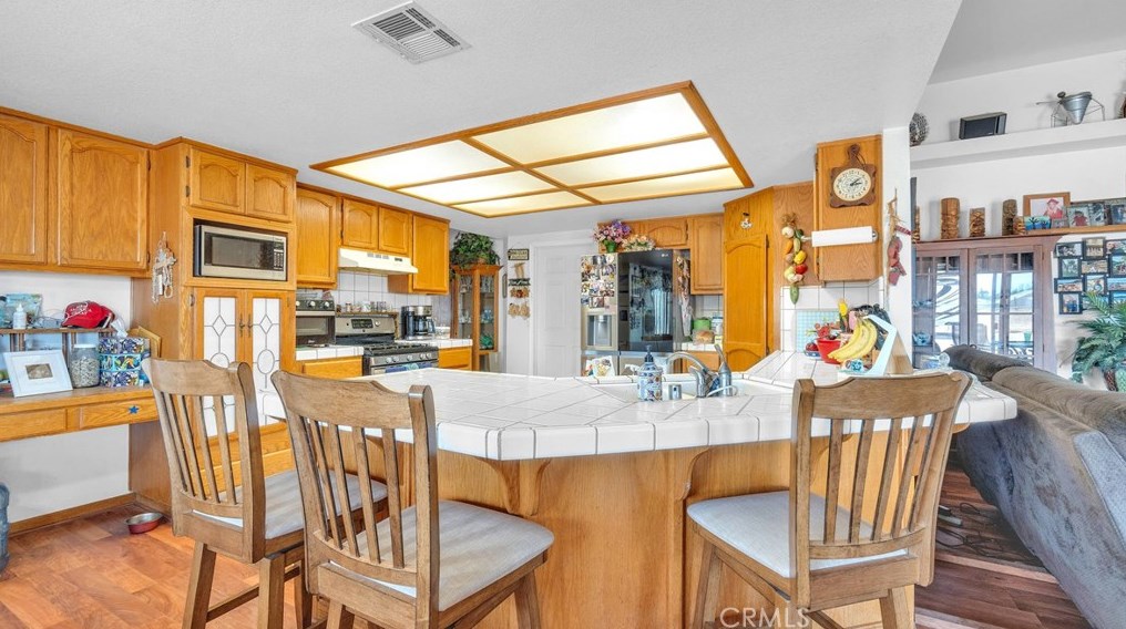 10808 8 Ave, Hesperia CA  92345-3451 exterior