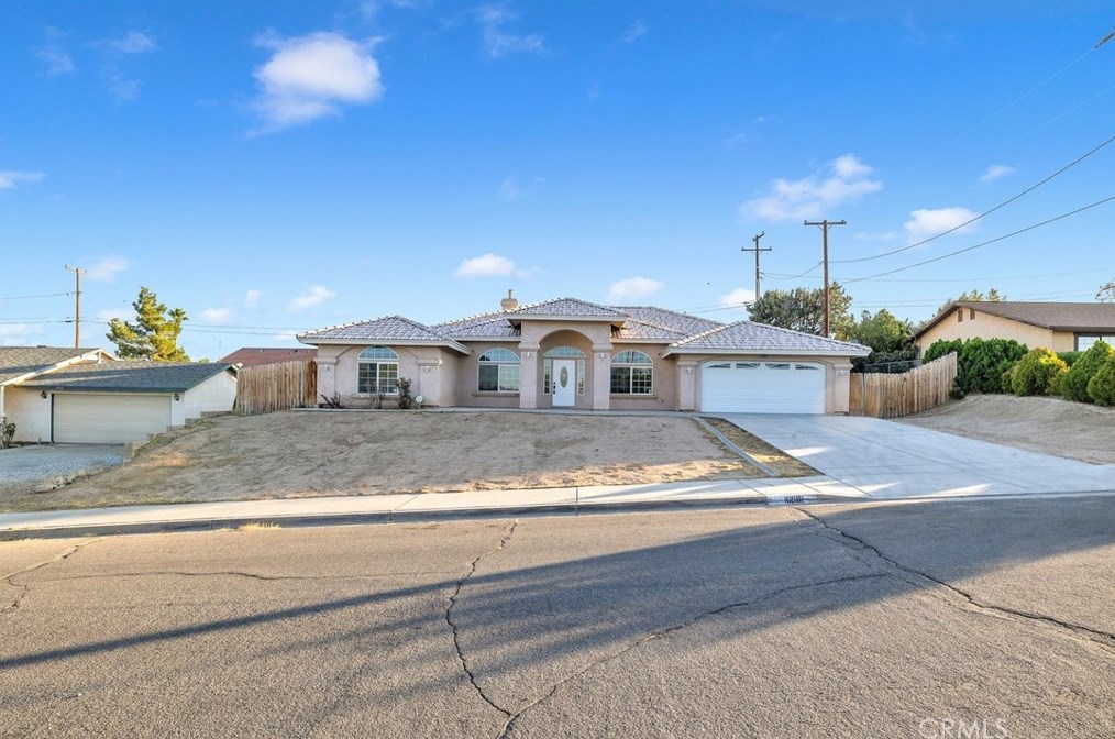 16981 Molino Dr, Victorville, CA 92395