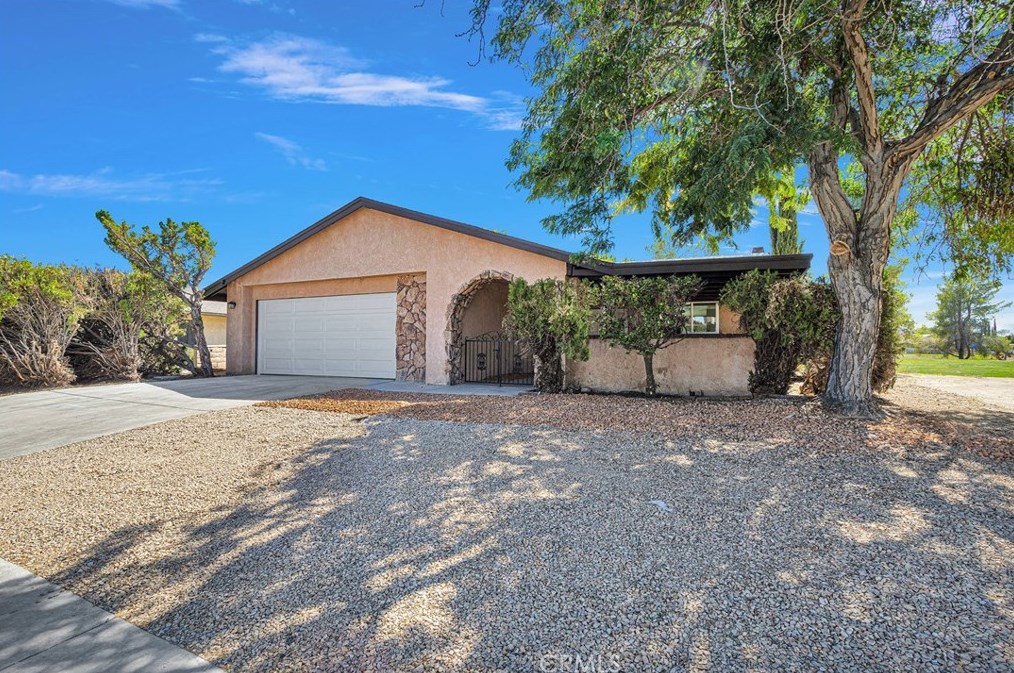 13921 Burning Tree Dr, Victorville, CA 92395
