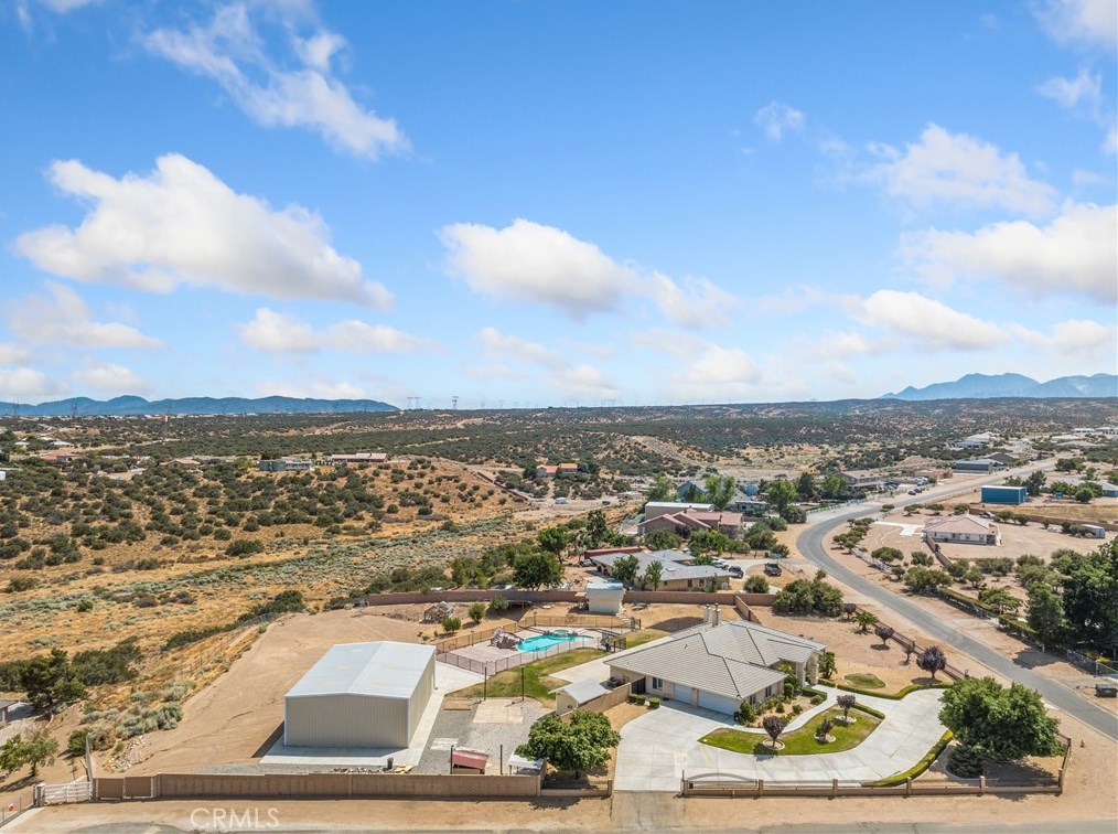9521 Arrowhead Ct, Phelan, CA 92371