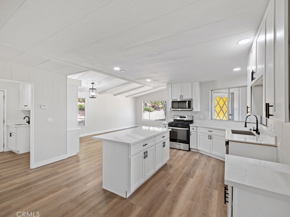 2322 Manzanita Rd, Wrightwood, CA 92397