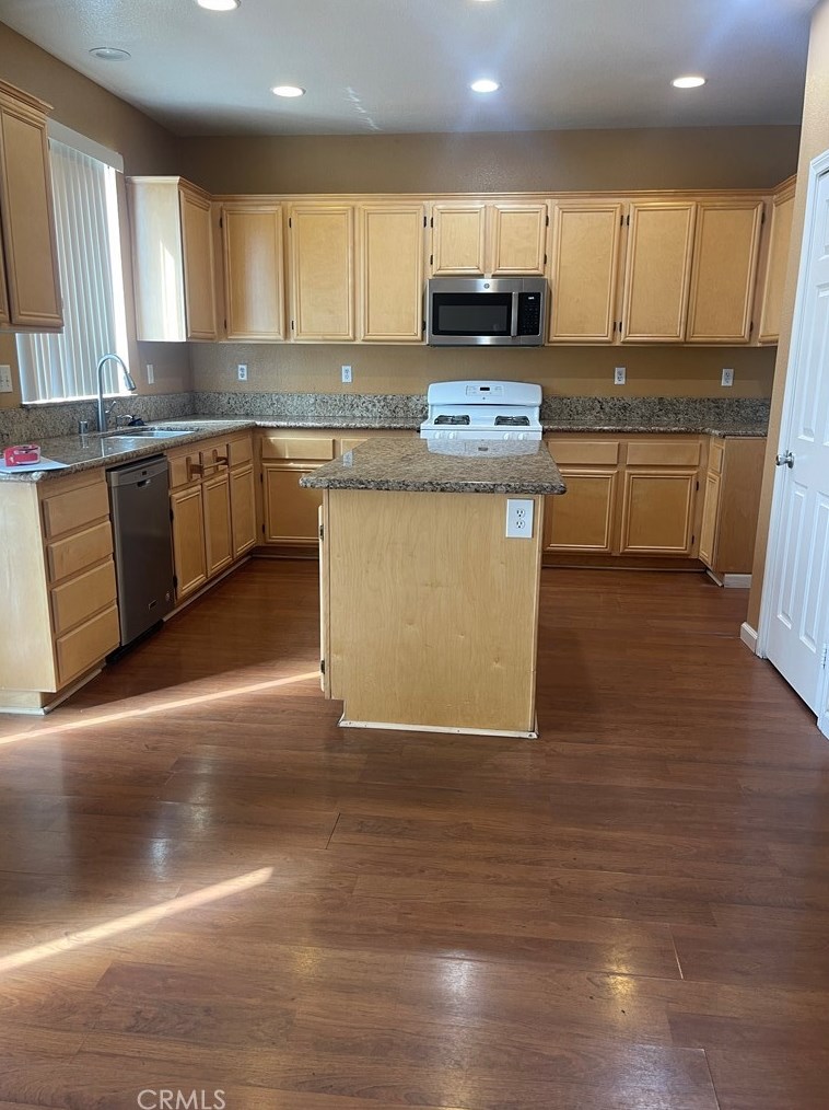 8911 Grindella Ct, Hesperia, CA 92344