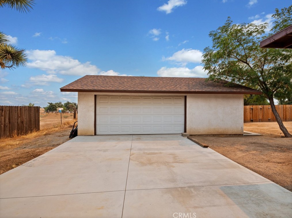8979 11th Ave, Hesperia, CA 92345