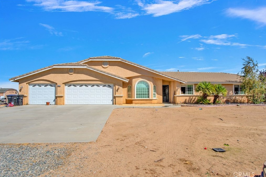 8955 Tumbleweed Rd, Phelan, CA 92371