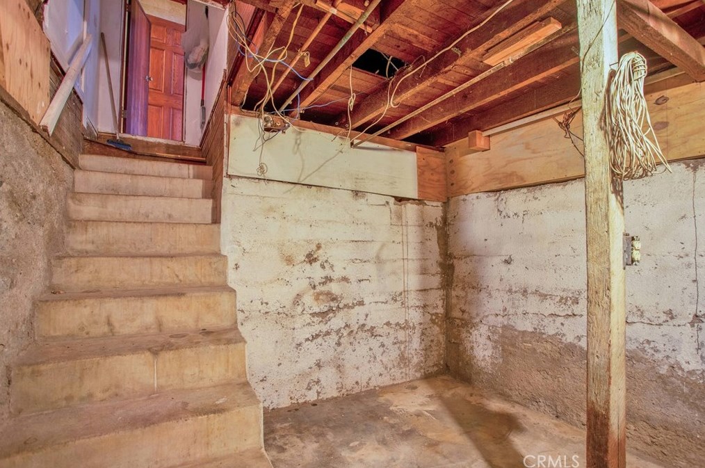 1677 Ardmore Ave, Los Angeles CA  90004-3254 exterior