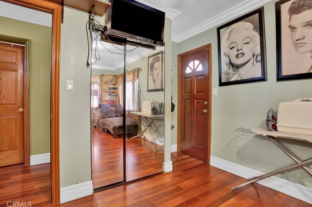 1677 Ardmore Ave, Los Angeles CA  90004-3254 exterior