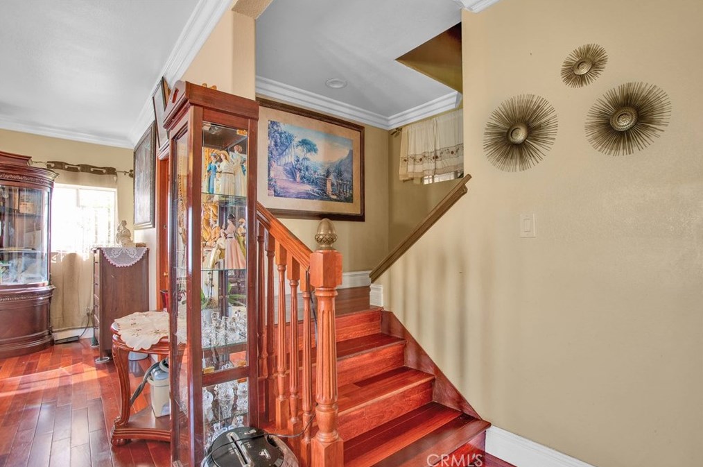 1677 Ardmore Ave, Los Angeles CA  90004-3254 exterior