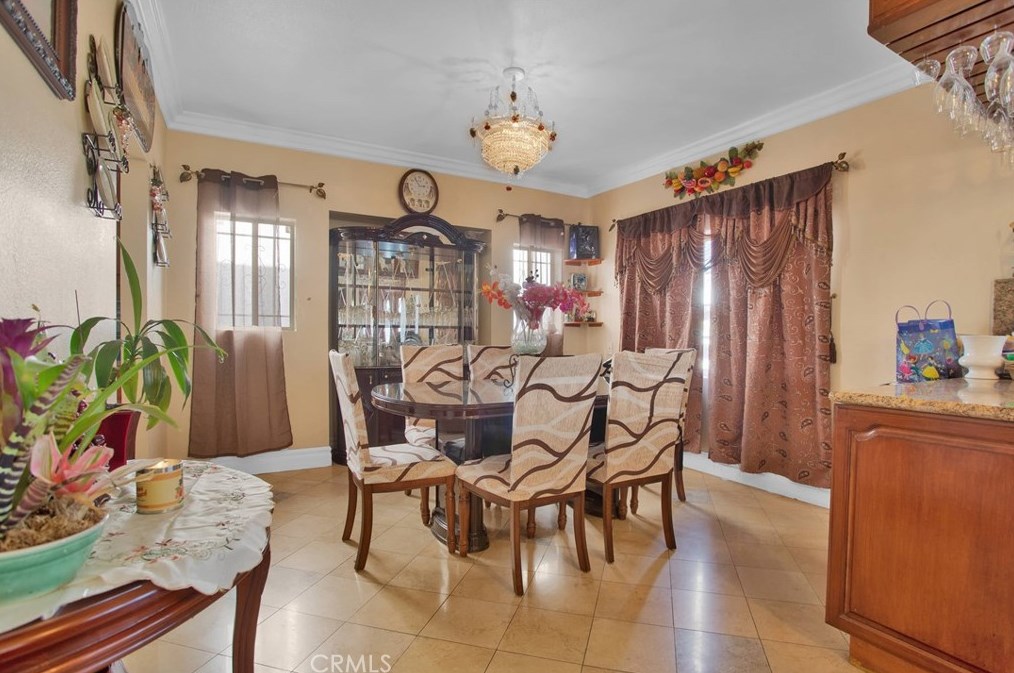 1677 Ardmore Ave, Los Angeles CA  90004-3254 exterior