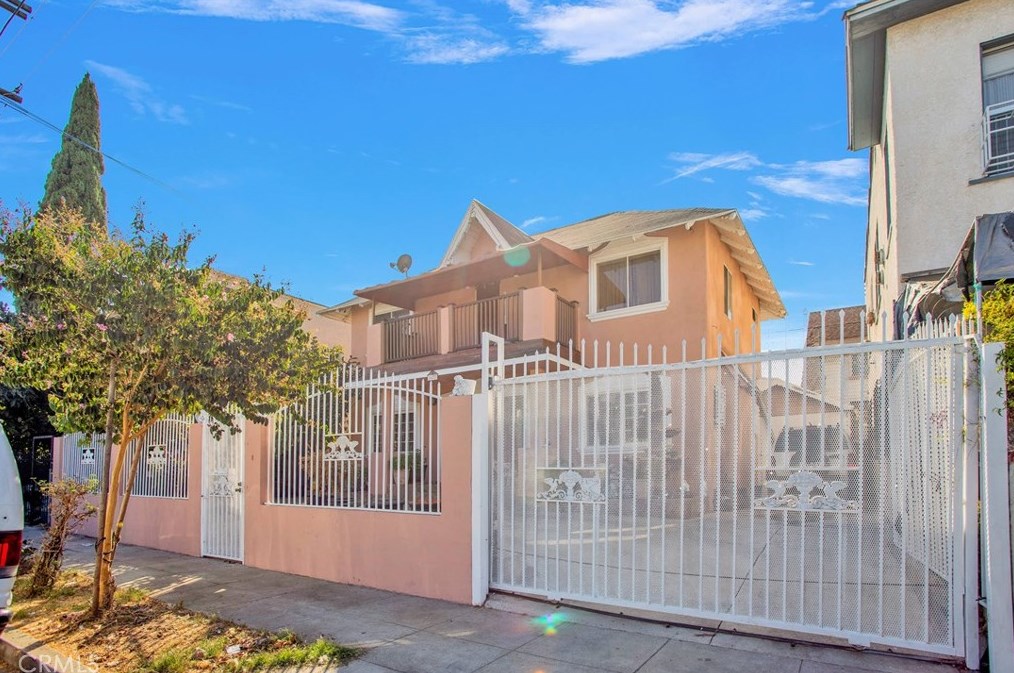 1677 Ardmore Ave, Los Angeles CA  90004-3254 exterior