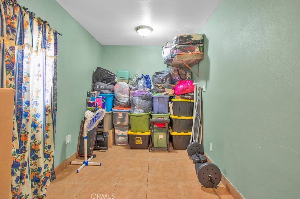 1677 Ardmore Ave, Los Angeles CA  90004-3254 exterior