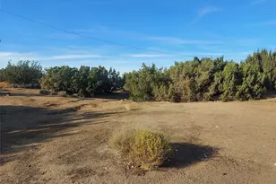 10521 Hollister Rd, Oak Hills, CA 92344 - Photo 30