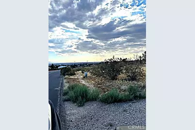 19446 Shoshonee Road, Apple Valley, CA 92307 - Photo 2