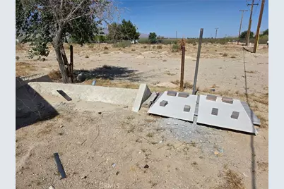 9933 Midway Avenue, Lucerne Valley, CA 92356 - Photo 20