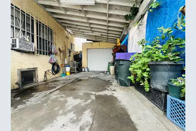 315 W 63rd Place, Los Angeles, CA 90003 - Photo 14