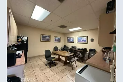 17200 Jasmine Street, Victorville, CA 92395 - Photo 8