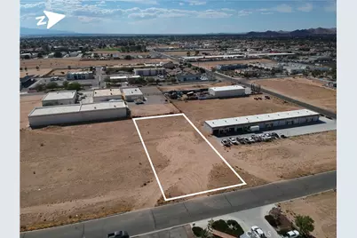 1 Malaki Road, Apple Valley, CA 92308 - Photo 2