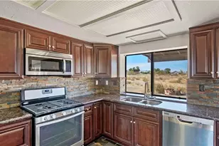 14022 Valle Vista Rd, Phelan, CA 92371 - Photo 12