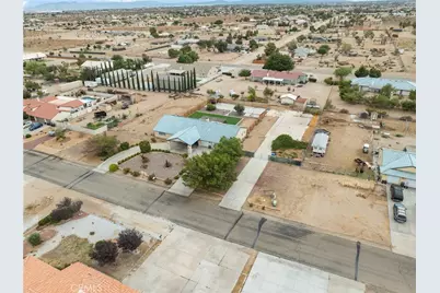 9915 Le Panto, Phelan, CA 92371 - Photo 44