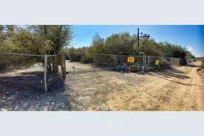 10975 Decker, Oak Hills, CA 92344 - Photo 44