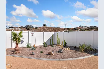 7925 Anaconda, Oak Hills, CA 92344 - Photo 14