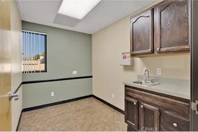 18056 Wika, Apple Valley, CA 92307 - Photo 38