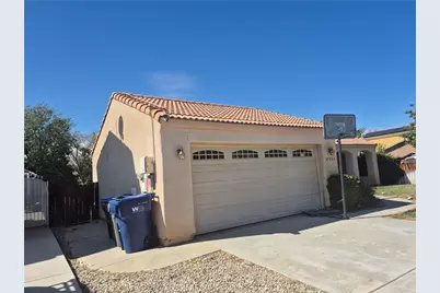 37933 Calcedony, Palmdale, CA 93552 - Photo 2
