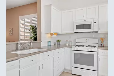 10364 Lakeshore Drive, Apple Valley, CA 92308 - Photo 20