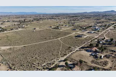 111 Riggins, Phelan, CA 92371 - Photo 4