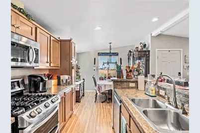 13393 Mariposa Rd, #211, Victorville, CA 92395 - Photo 12