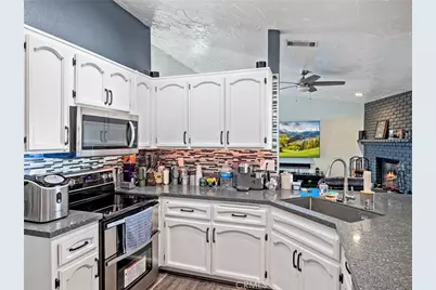 13826 Wawona, Apple Valley, CA 92307 - Photo 8
