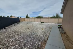 16124 Holly Ridge Ct, Victorville, CA 92395 - Photo 18