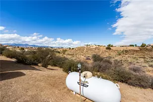 8384 Highland Ct, Oak Hills, CA 92344 - Photo 70