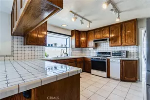 8384 Highland Ct, Oak Hills, CA 92344 - Photo 24