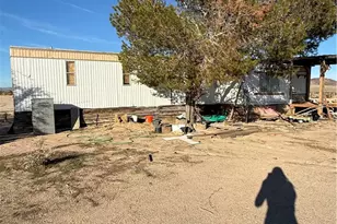 49122 Bedford Dr, Newberry Springs, CA 92365 - Photo 2