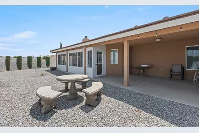6797 Blue Rose, Oak Hills, CA 92344 - Photo 18