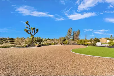 8140 Heartland, Oak Hills, CA 92344 - Photo 52