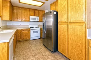 19028 Stoddard Way, Apple Valley, CA 92308 - Photo 8