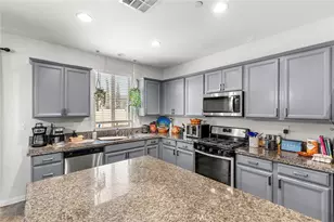 34293 Bloomington Dr, Murrieta, CA 92563 - Photo 18