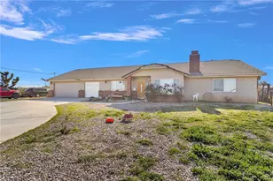 10276 Aster Rd, Oak Hills, CA 92344 - Photo 2