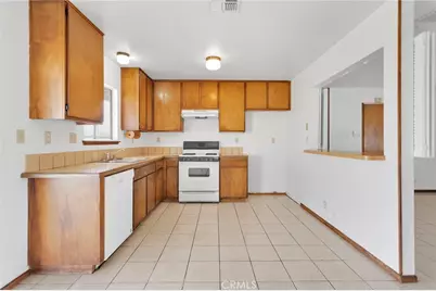 16463 Solvang Avenue, Victorville, CA 92394 - Photo 8