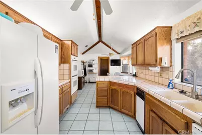 9925 Balsam, Hesperia, CA 92345 - Photo 12