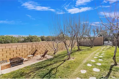 12290 Larch Road, Oak Hills, CA 92344 - Photo 68