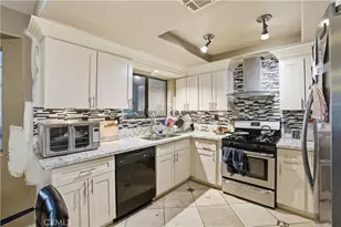 15572 Riverside St, Hesperia, CA 92345 - Photo 8